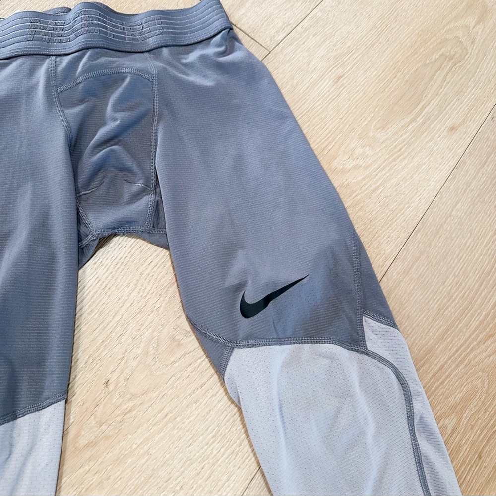 🔥 NIKE Gray Athletic Leggings - Picture 3 of 5